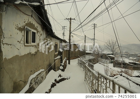 Jeongneunggol, snow scene, alleyway, architecture. Jeongneunggol, snow scene, alleyway, architecture. 74255001