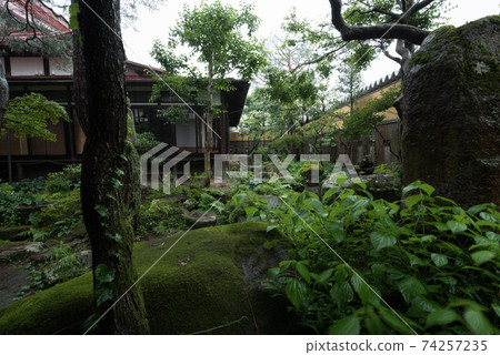 View of the courtyard in the shukubo in Takayama City, Gifu View of the courtyard in the shukubo in Takayama City, Gifu 74257235
