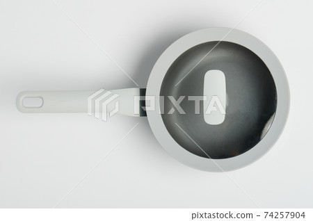 Closed clean empty cooking pot Closed clean empty cooking pot 74257904