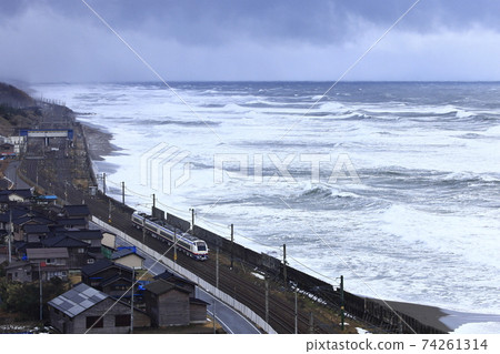 冬季在信越本線運行的特快“白雪” 74261314