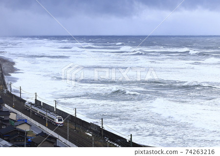 Limited express "Shirayuki" running on the Shin-Etsu main line in winter 74263216