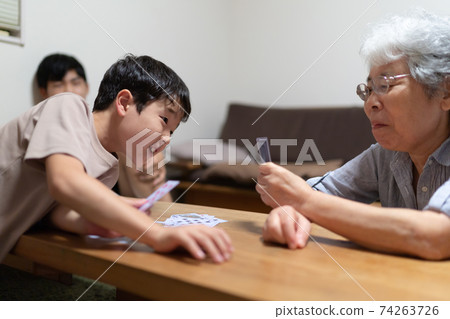 3代幸福的家庭撲克牌 3代幸福的家庭撲克牌 74263726