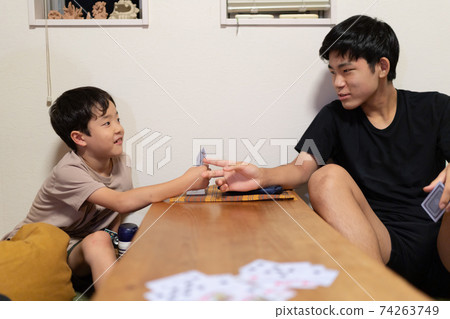 Family playing cards happily in 3 generations Family playing cards happily in 3 generations 74263749