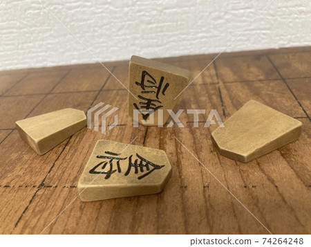 倒立將棋件。黃金一般。 74264248