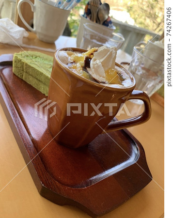 Cafe  74267406