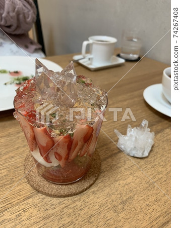 Cafe  74267408