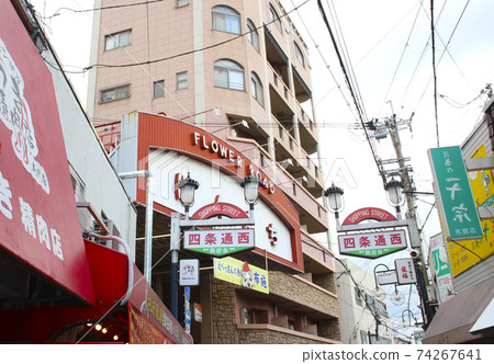 Shijo-dori Nishi Shopping Street / Ajirominami 1-chome, Higashi-Osaka City, Osaka Prefecture 74267641