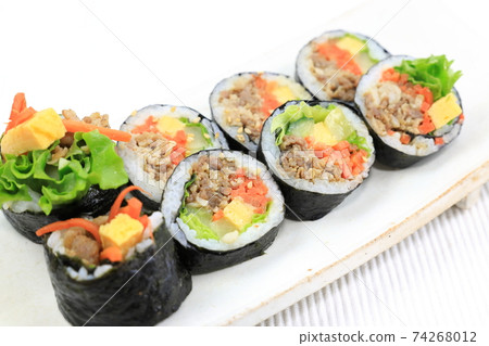 Delicious bulgogi gimbap Delicious bulgogi gimbap 74268012