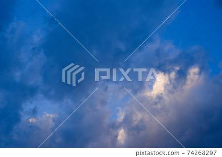 多雲天空 多雲天空 74268297