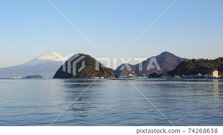 Early spring in Suruga Bay involving the Izu Peninsula, Shizuoka Prefecture Early spring in Suruga Bay involving the Izu Peninsula, Shizuoka Prefecture 74268638