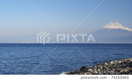 Early spring in Suruga Bay involving the Izu Peninsula, Shizuoka Prefecture 74268968