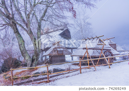 (Yamanashi Prefecture) Icicles in Saiko Wild Bird Forest Park 74269249