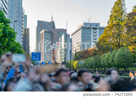Celebration Ceremony, Her Majesty the Emperor, Her Majesty the Empress, Parade, Police, Security, Barricade, Roadside, Crowded People 74271005