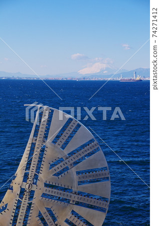 Umihotaru shield machine cutter face and Mt. Fuji 74271412