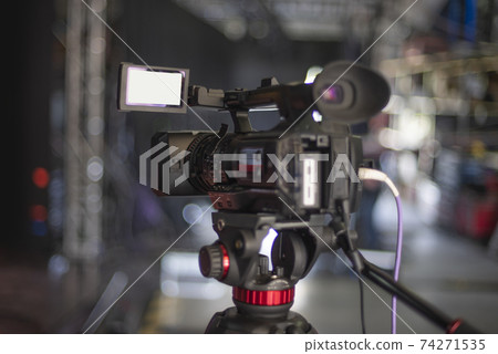 stream at a concert in a hall without spectators 74271535