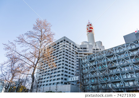 “東京”警察局大樓和湛藍的天空 “東京”警察局大樓和湛藍的天空 74271930