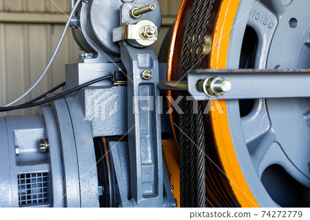 Cargo elevator hoisting machine 74272779