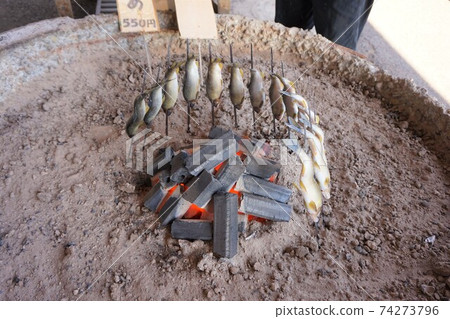 Ayu Yamame鹽烤串木炭烤河魚 Ayu Yamame鹽烤串木炭烤河魚 74273796