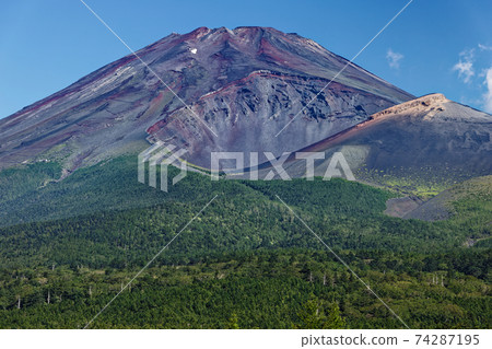 從水上塚看到的富士山和會營火山口 74287195