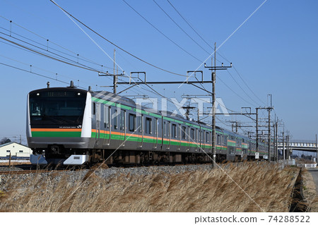 中距離通勤火車陽光普照農村 中距離通勤火車陽光普照農村 74288522