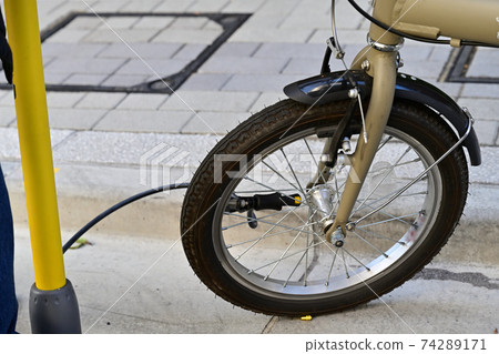 Bicycle tire inflation 74289171