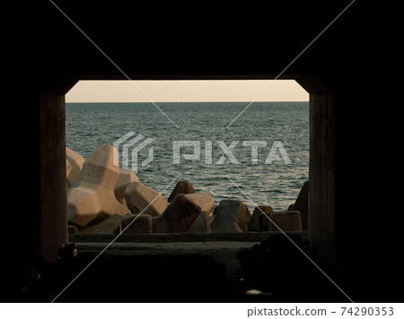 Sunset coast, scenery of Ninomiya Town, Kanagawa Prefecture Sunset coast, scenery of Ninomiya Town, Kanagawa Prefecture 74290353