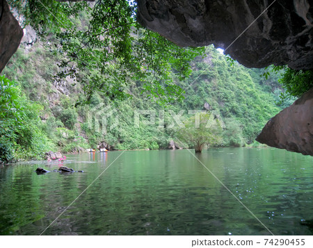 Landscape with moutain and river, Trang An, Ninh Binh, Vietnam Landscape with moutain and river, Trang An, Ninh Binh, Vietnam 74290455