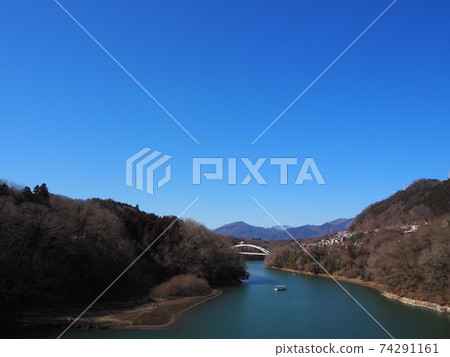 神奈川縣相模湖的自然風光 74291161