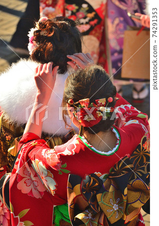 Kimono coming-of-age ceremony friends Kimono coming-of-age ceremony friends 74291353