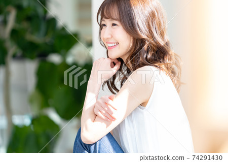 年輕的女士 74291430
