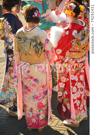 Kimono coming-of-age ceremony friends Kimono coming-of-age ceremony friends 74291431