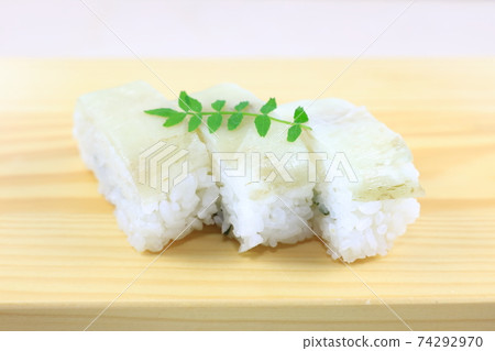 Flatfish sushi 74292970