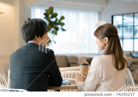 婚姻中的男人和女人 婚姻中的男人和女人 74293237
