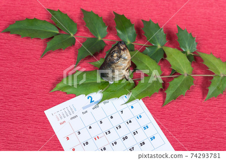 [Setsubun image: holly, sardines and calendar] 74293781