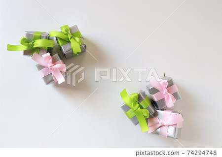 Cube-shaped gift box 74294748