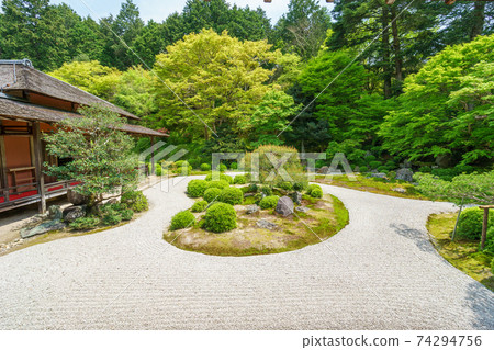 Manshuin Monzeki Around the time of fresh green Manshuin Monzeki Around the time of fresh green 74294756
