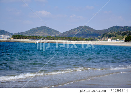 江口濱的美麗的三角山和海 74294844