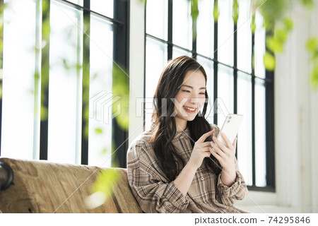 Young woman smartphone search Young woman smartphone search 74295846