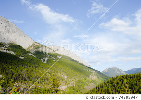 春季加拿大落基山脈Miette Road(通往Miette溫泉之路)風光(加拿大賈斯珀) 春季加拿大落基山脈Miette Road(通往Miette溫泉之路)風光(加拿大賈斯珀) 74295947