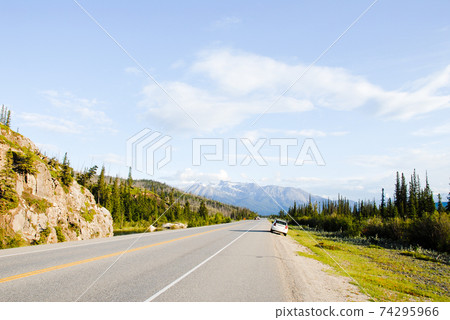 春季加拿大落基山脈跨加拿大高速公路16(加拿大賈斯珀) 春季加拿大落基山脈跨加拿大高速公路16(加拿大賈斯珀) 74295966