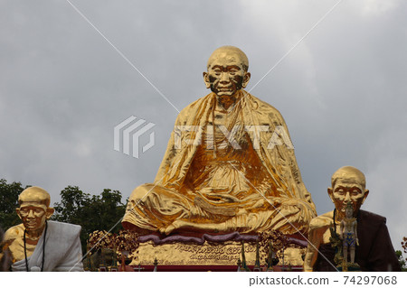 Sculpture, architecture and symbols of Buddhism, Thailand 74297068