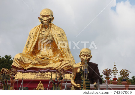 Sculpture, architecture and symbols of Buddhism, Thailand 74297069