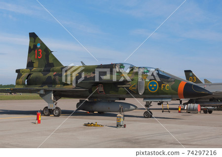 瑞典空軍為Sk37 Bigen服務 74297216