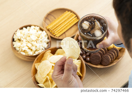 垃圾食品小吃 垃圾食品小吃 74297466