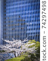 Cherry trees in full bloom that decorate the skyscrapers of Tokyo 74297498