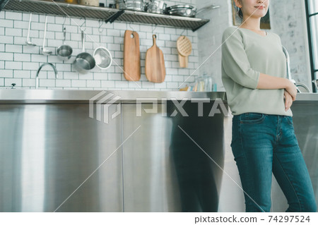 Housewife in her 20s in the kitchen 74297524