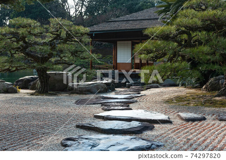 A scenic spot! Ritsurin Garden 74297820