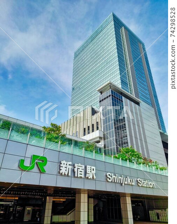 Shinjuku Station 74298528