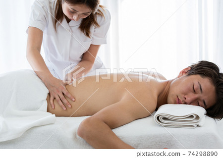 背部按摩 74298890