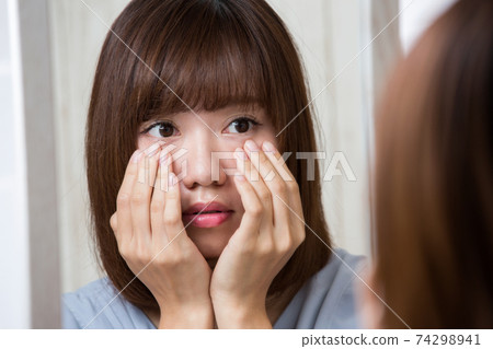 Mirror / eyelid skin care 74298941